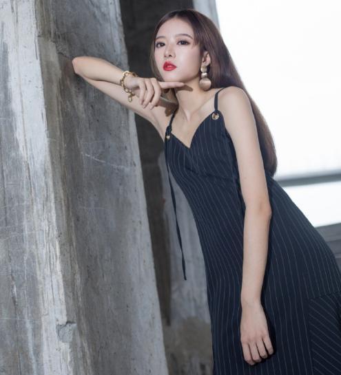 lpl主持骆歆晒昔日长发美照 网友:可爱的男孩子 打call了