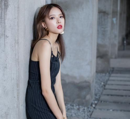 LPL主持骆歆昔日长发美照