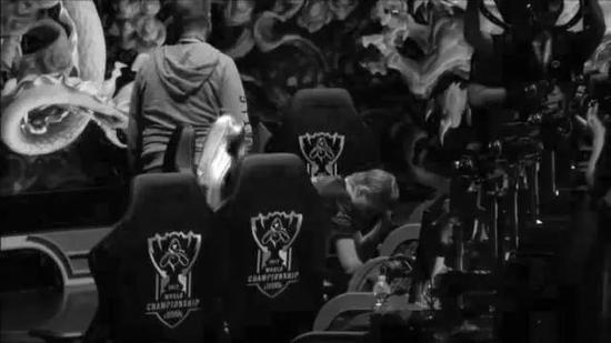 “欧成”Rekkles久久不愿离场