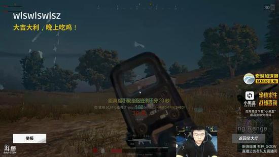 观众看到这一幕之后，弹幕也在狂刷666，老板破产了，老板要哭（老板送出了15个键盘），直播间火箭也是满天飞。