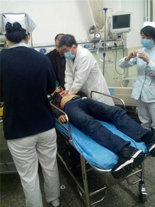 一年年仅21岁的大学生在网吧内玩通宵时突然倒下,最终抢救无效身亡,经