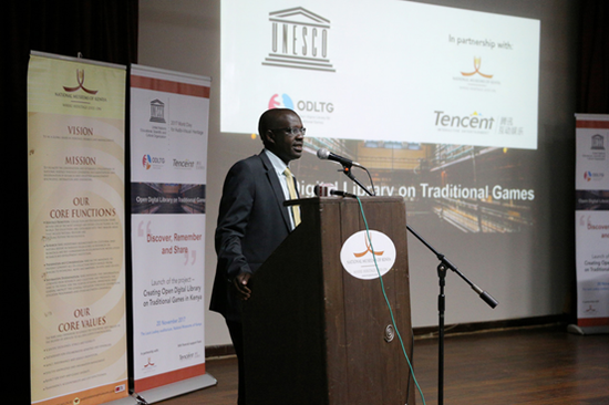 （肯尼亚文化部主任KipropLagat在启动仪式上就肯尼亚传统游戏现状发表讲话）