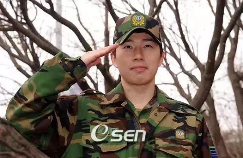 人族皇帝林耀焕（BOXER）27岁入伍，之后便再也没有等到重返巅峰那一天