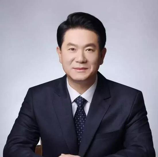 李东燮议员，他在文创产业相当活跃，2016年曾指责中国游戏开发者大量抄袭韩国游戏
