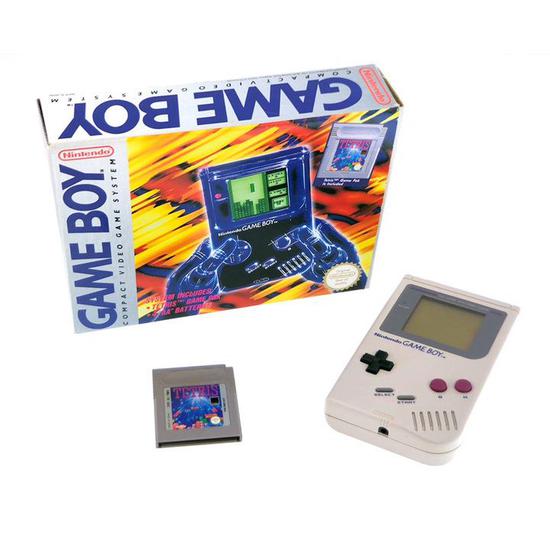 当时北美地区开售的 Game Boy 都同捆了《俄罗斯方块》。图片来自：The Gamesmen