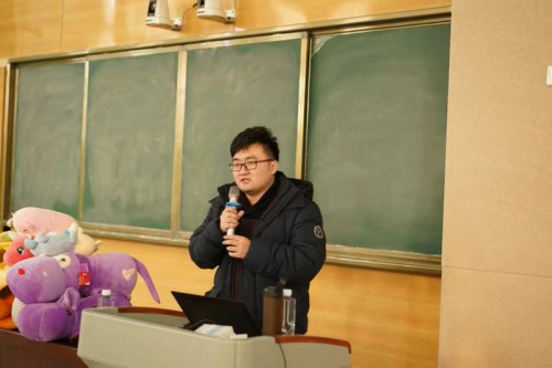 (图为:授课现场)