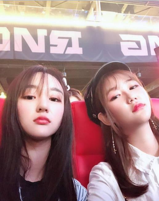 还有一些退役选手，像PDD、若风和五五开这样的，更是不必多说了。