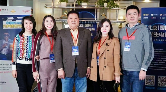 电竞产业沙龙嘉宾与电竞节总导演&nbsp; &nbsp;左起：王筱卉、王希光、王奇、赵瑜佩、钮钢