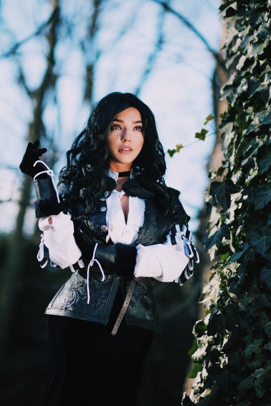 《巫师3》官方晒叶奈法cos照