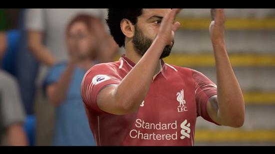 和现实同步，萨拉赫可以算是本作的“进步最快球员”