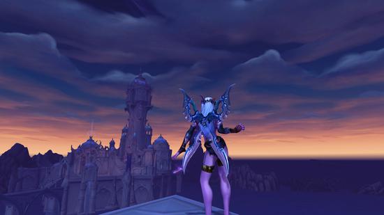 皮甲幻化花环与恶魔猎手游荡在花丛的黑蝴蝶