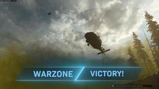 “大逃杀”模式与其他“吃鸡”游戏类似，3人组队，胜者会被直升机接走