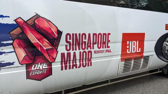 大战预热，新加坡出现Major主题巴士广告