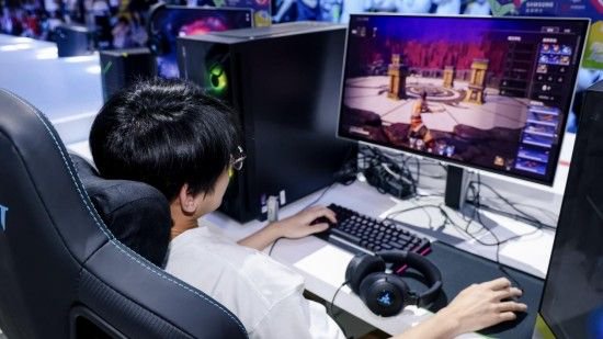 三星玄龙骑士电竞显示器OLED G8（G81SF）