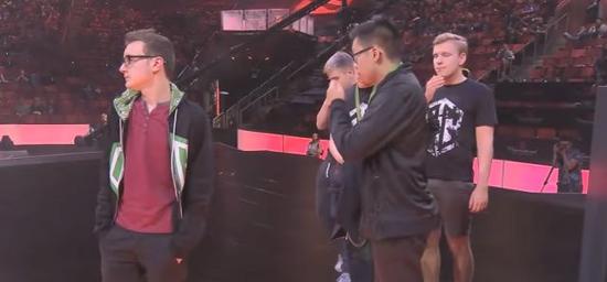 TI6被TNC淘汰后，OG众人表情茫然
