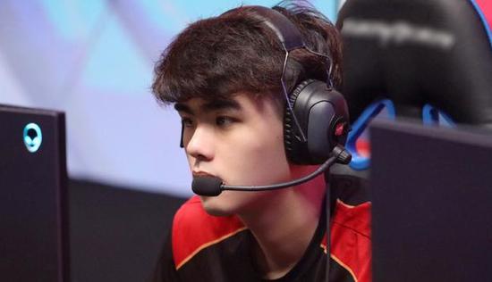 fpx新王登基 迎来自己的首个lpl联赛冠军!