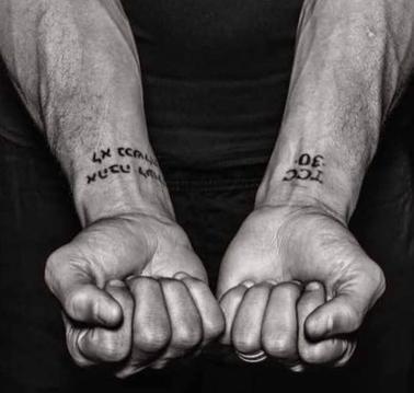 nba球星斯蒂芬库里的双手纹身说这点之前先提些题外话,nba球星史蒂芬