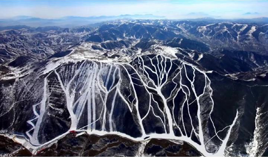 万龙滑雪场雪道俯瞰