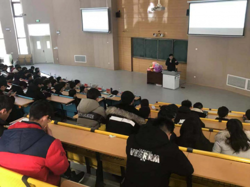 (图为:授课现场)