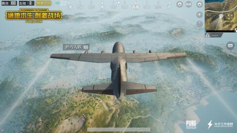 图为《绝地求生：刺激战场》游戏截图，从飞机上可以清晰地看见地面状况