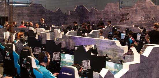 拥挤的比赛场地