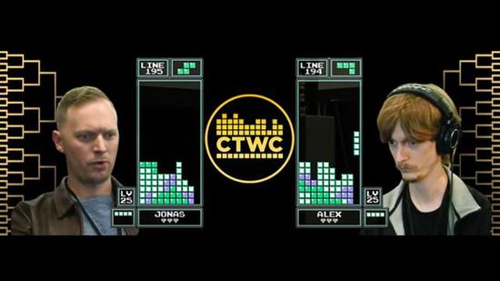 纽鲍尔与阿莱克斯·凯尔（图右）