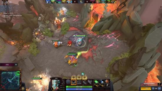 进入游戏之后的游戏界面跟之前差别不大，加入了左上角的数据和技能加点推荐