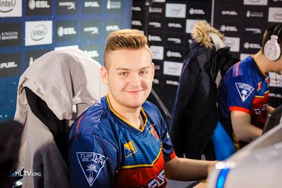 加入FaZe后的NiKo春风满面