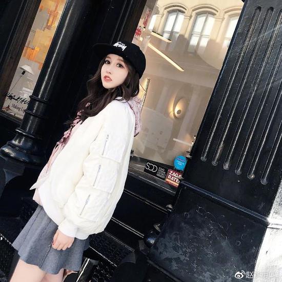 小漠：（接到图片）哇。。。哈哈。。。这。。。。