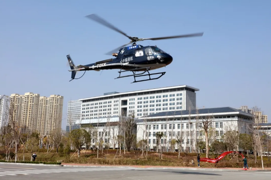 2月22日，Wargaming&360的物资直升机空降蕲春县人民医院