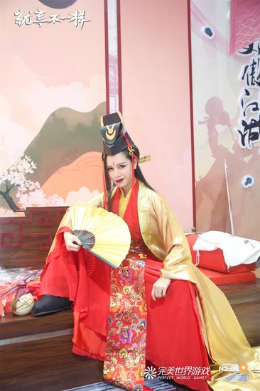 完美世界展台Coser