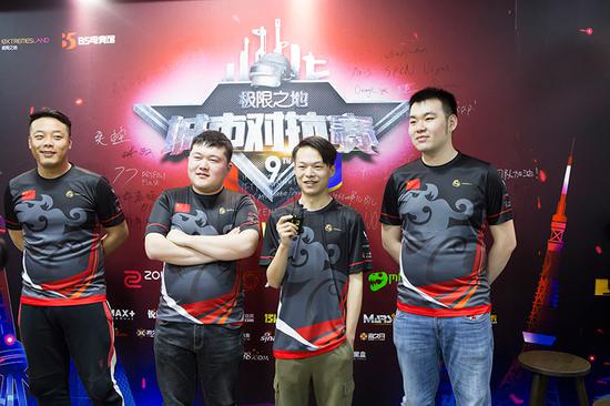 第一局中成功吃鸡的天津战队