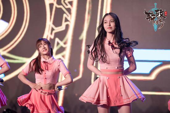 SNH48 GROUP 亲临现场歌舞助阵