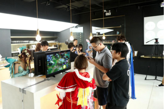 捞月狗陪玩大神与现场媒体互动