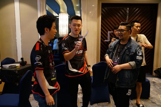 BnTeT：我来教你甩蝴蝶刀