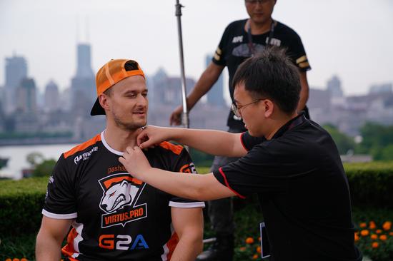 pasha:健身,了解一下?导播:不敢了解