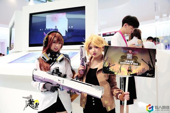 《恙化装甲》coser英气十足