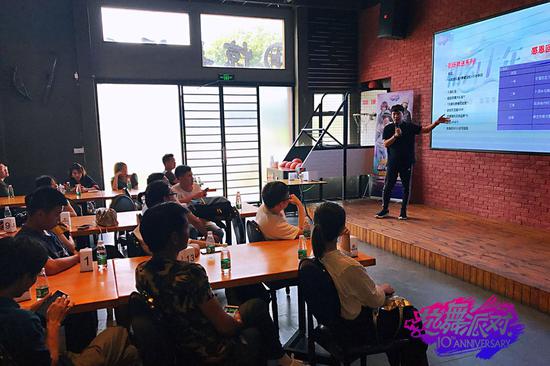 倾送福利交流互动