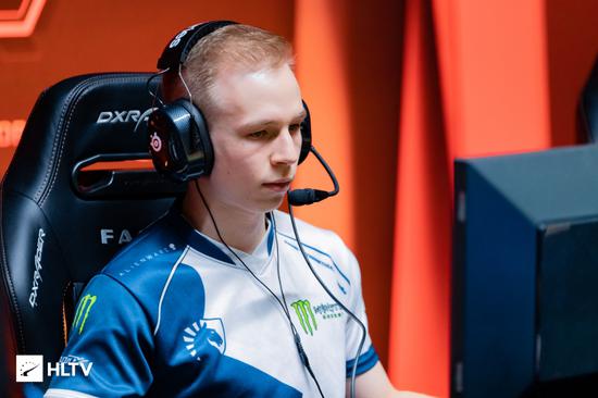 Elige终于获得了梦寐以求的团队氛围