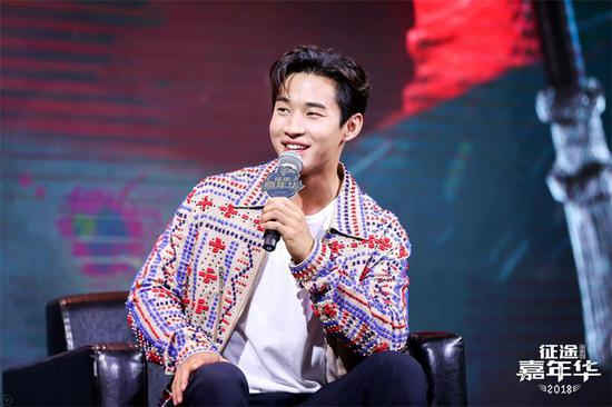 刘宪华在征途全系列嘉年华现场