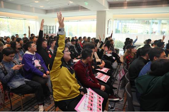 现场粉丝踊跃提问
