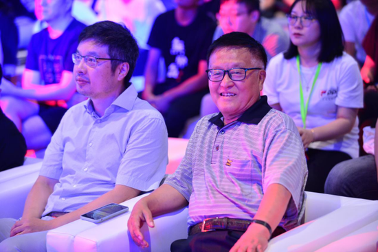 中国驻南非纳米比亚、伊拉克等国前外交官，现任香港中外城市文化经济促进会会长沈志德