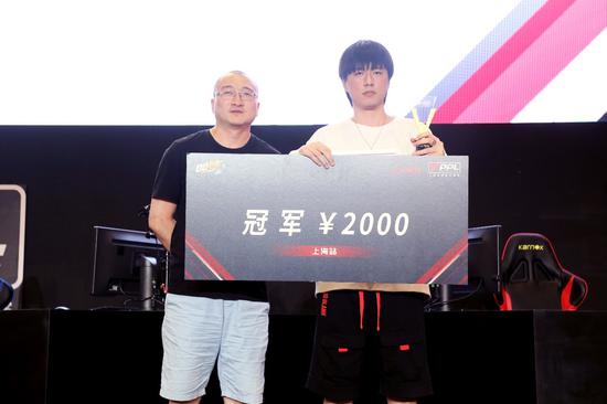 《QQ飞车》手游项目冠军—邹焜焜