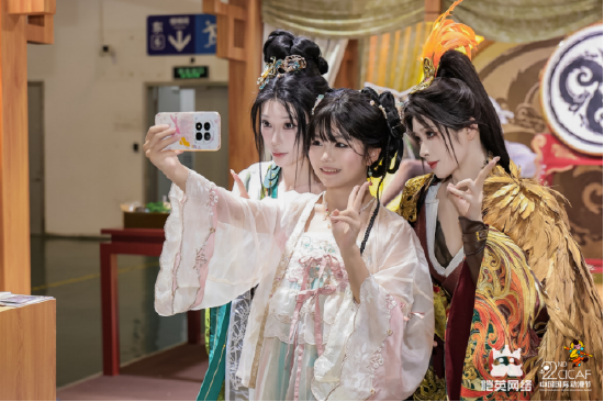 【蜗牛电竞】恺英网络携五大产品亮相中国国际动漫节 巨型屠龙刀引排队热潮【EV扑克小游戏官网】