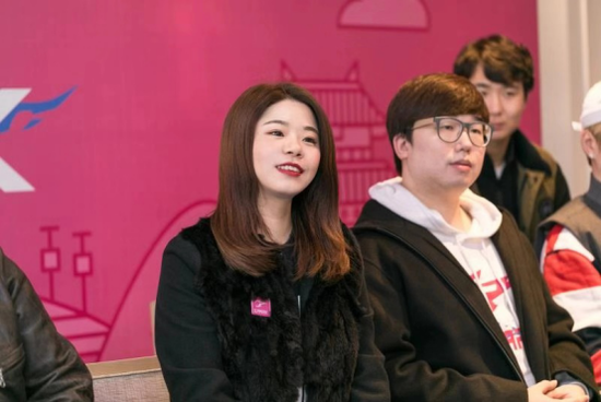 哔哩哔哩电竞公司总裁陈悠悠与战队主教练MASK