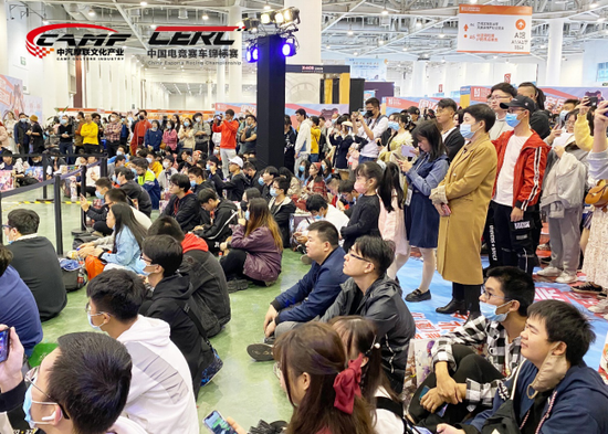 海峡文博会观展人群争相驻足