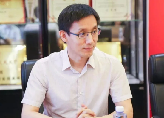 aGirl俱乐部创始人钱鹤