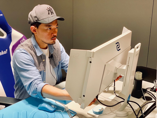 我们开创了一个全新的系列报道主题为“幕后”，我们邀请到的第一位对象便是在ZOWIE担任产品开发工作的“Xanver Tseng”