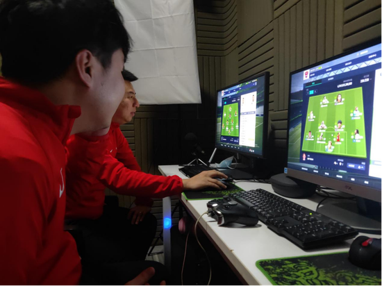 专访NEST2021《FIFAOnline4》夺冠战队两江秀探