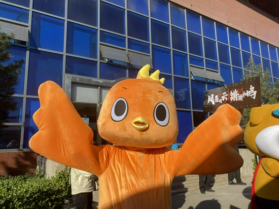 小凤凰亮相使命召唤手游赛场